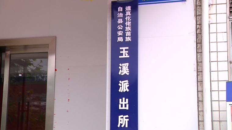 DƬ